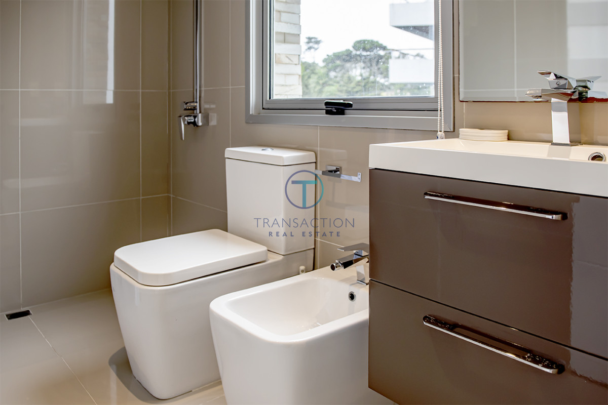 Apartamento ID.517/Apartamento-de-3-dormitorios-en-South-Beach,-Punta-del-Este- - Departamento de 3 dormitorios en venta. Gran Oportunidad en Playa Mansa.