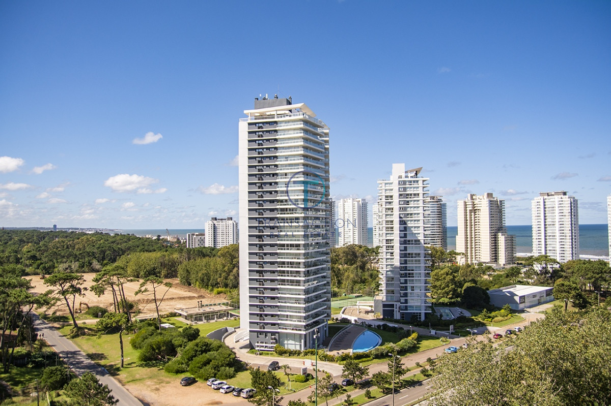 Apartamento ID.937/3-dormitorios-vista-despejada-a-la-laguna-y-al-mar. - Venta en Ocean Drive , 3 dormitorios, Punta del este  