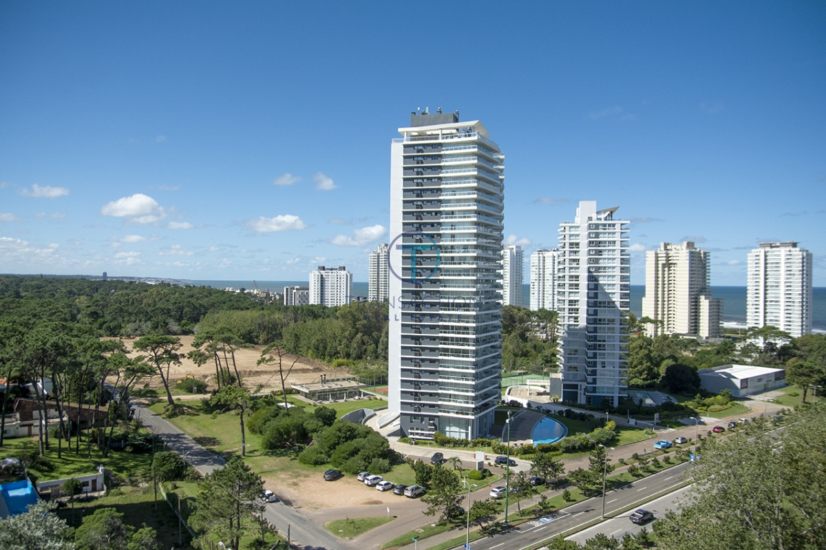 Apartamento ID.937/3-dormitorios-vista-despejada-a-la-laguna-y-al-mar. - Venta en Ocean Drive , 3 dormitorios, Punta del este  