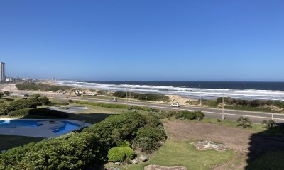 Vende apartamento de 2 dormitorios con vista al mar en Estrella de Mar , Punta del Este
