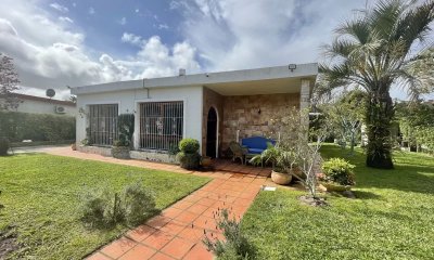 OPORTUNIDAD ! VENDE CASA DE 3 DORMITORIOS EN MUY BUEN ESTADO, PLAYA MANSA - PUNTA DEL ESTE