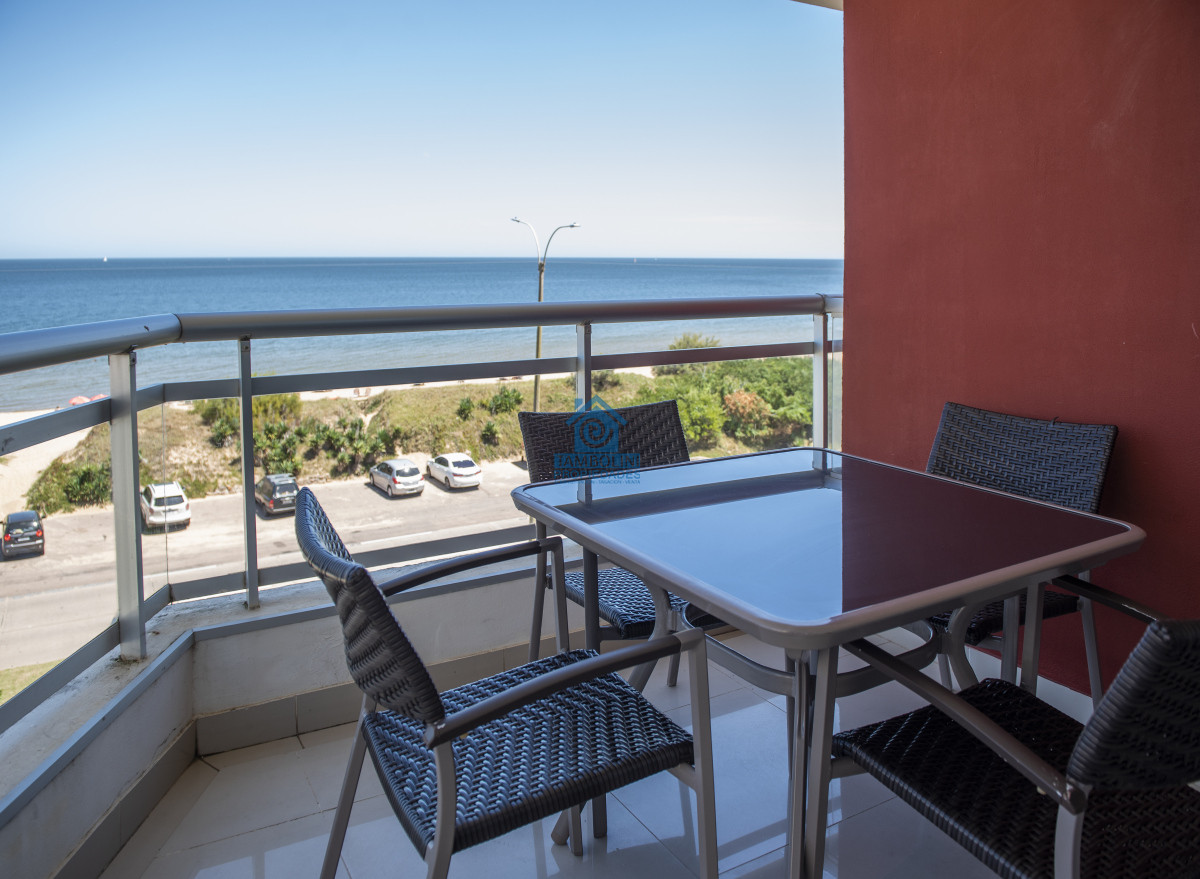 Apartamento ID.1141 - Vende hermoso Penthouse en Playa Mansa con azotea propia en Punta del Este