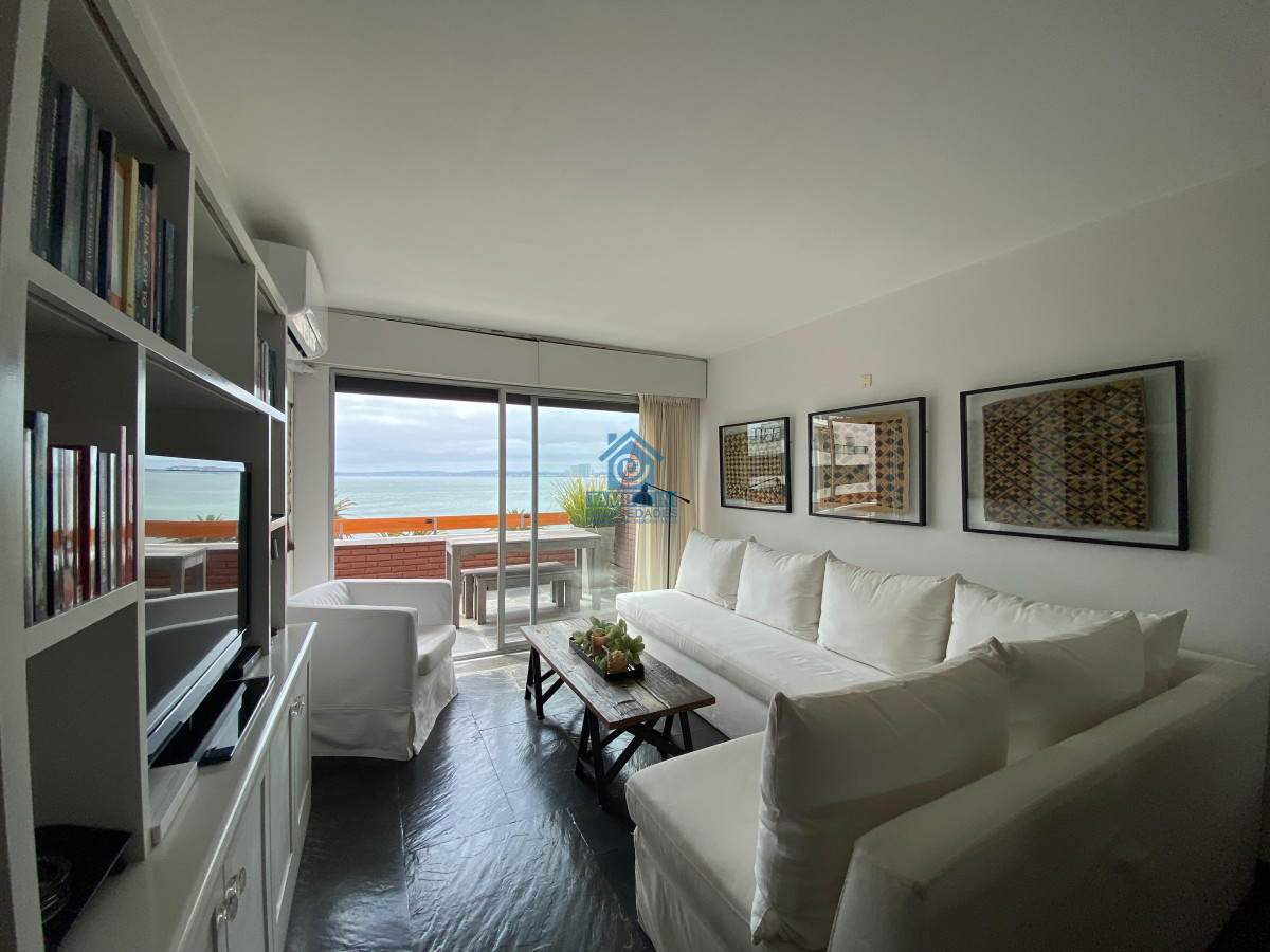 Apartamento ID.1143 - Vende apartamento con vista al mar de 3 dormitorios, Punta del Este