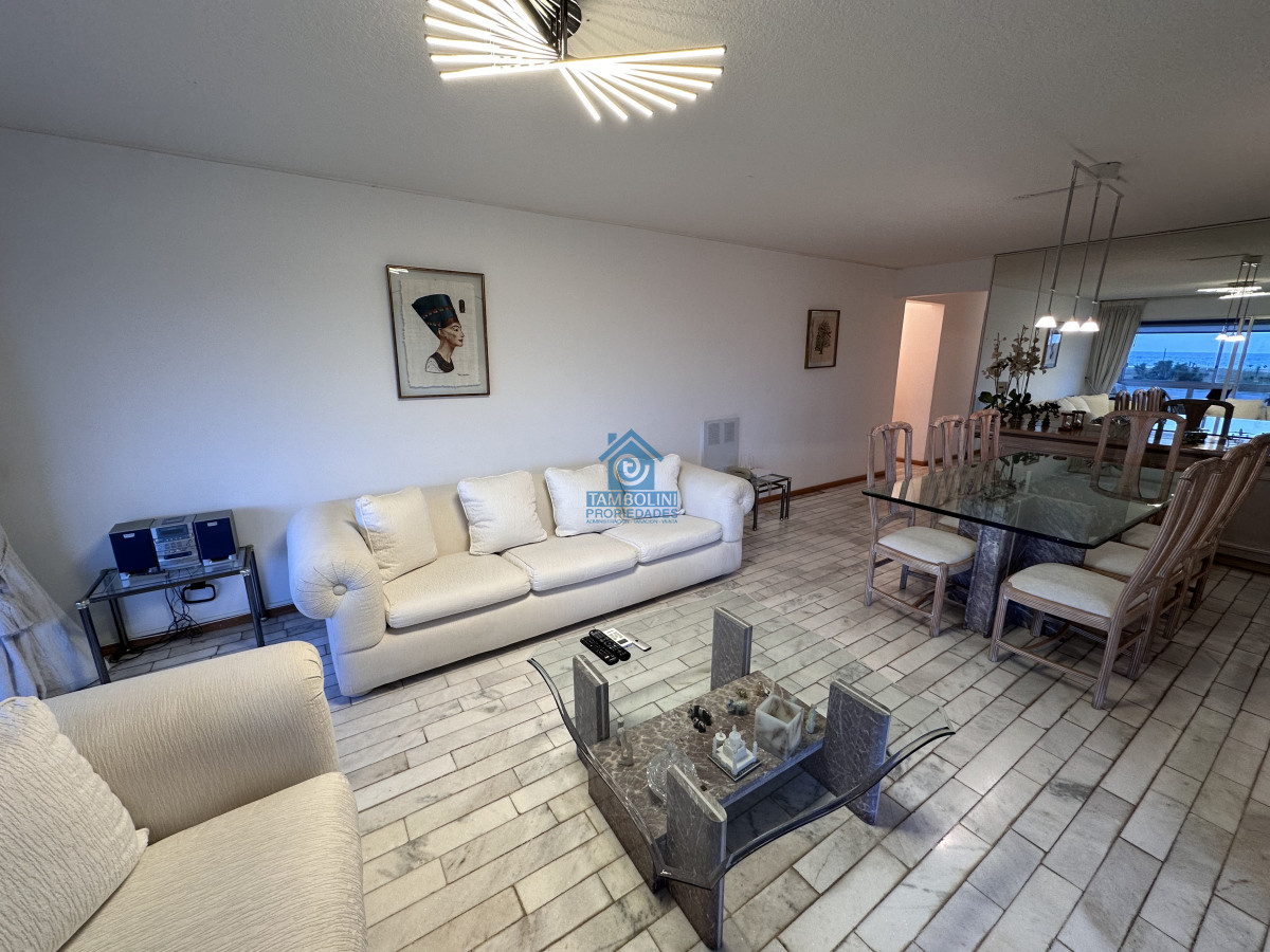 Apartamento ID.1137 - Vende apartamento de 3 dormitorios en Playa Brava, Punta del Este