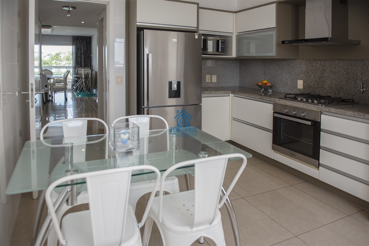 Apartamento ID.823 - PRIMERA LINEA PUNTA DEL ESTE, PLAYA MANSA- TORRE AQUARELLA