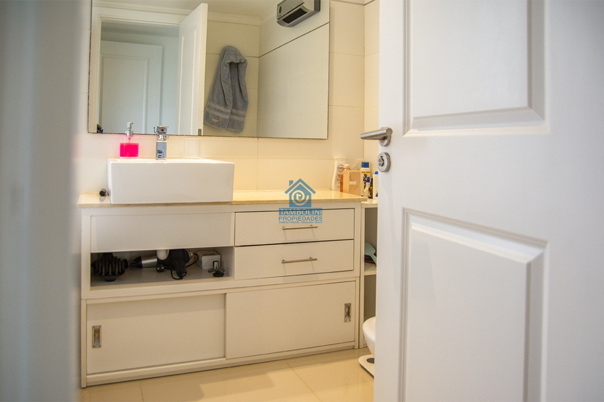 Apartamento ID.963 - Apartamento en Venta de 2 dormitorios en Playa Mansa , Punta del este 