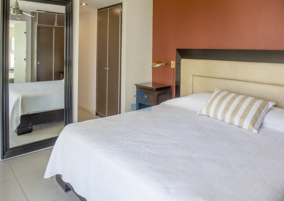 Apartamento ID.1141 - Vende hermoso Penthouse en Playa Mansa con azotea propia en Punta del Este