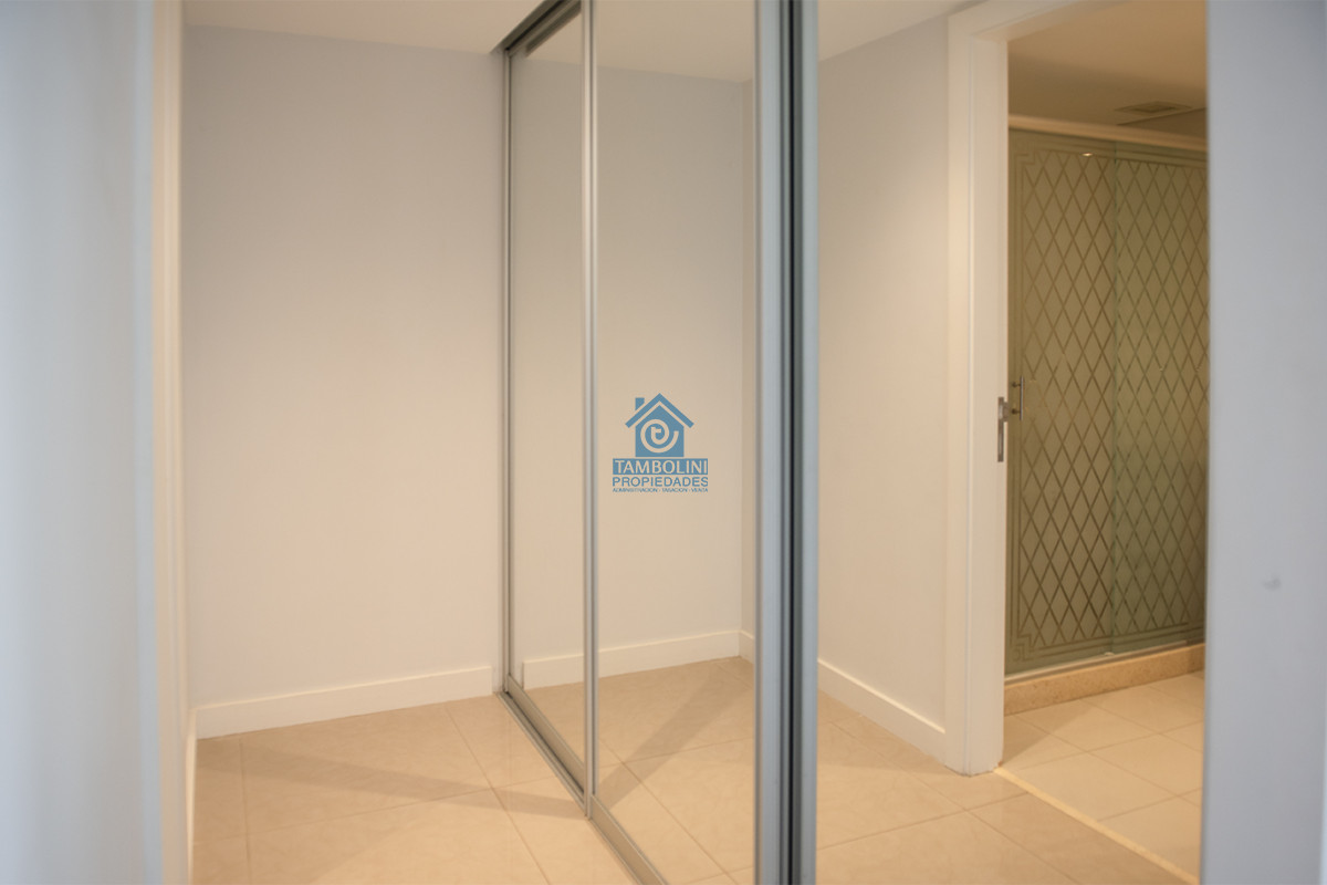 Apartamento ID.823 - PRIMERA LINEA PUNTA DEL ESTE, PLAYA MANSA- TORRE AQUARELLA