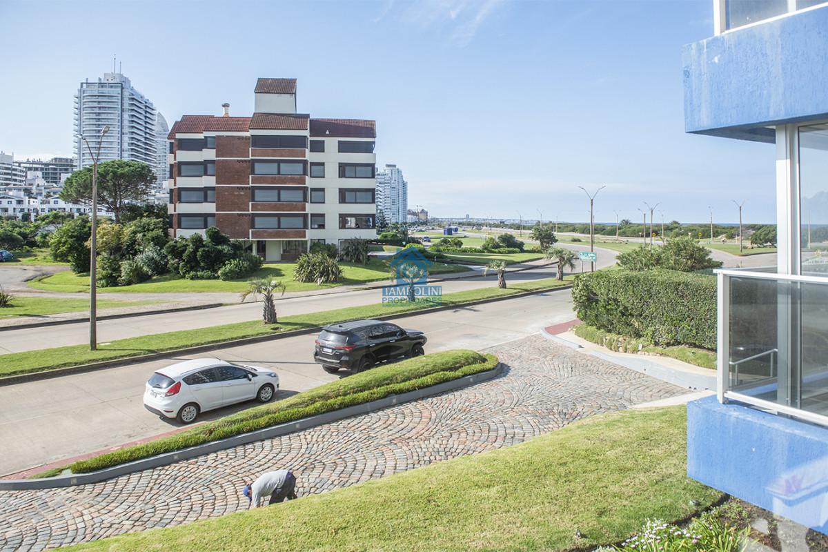 Apartamento ID.1135 - Vende departamento de 3 dormitorios en Ocean Tower, Punta del Este 