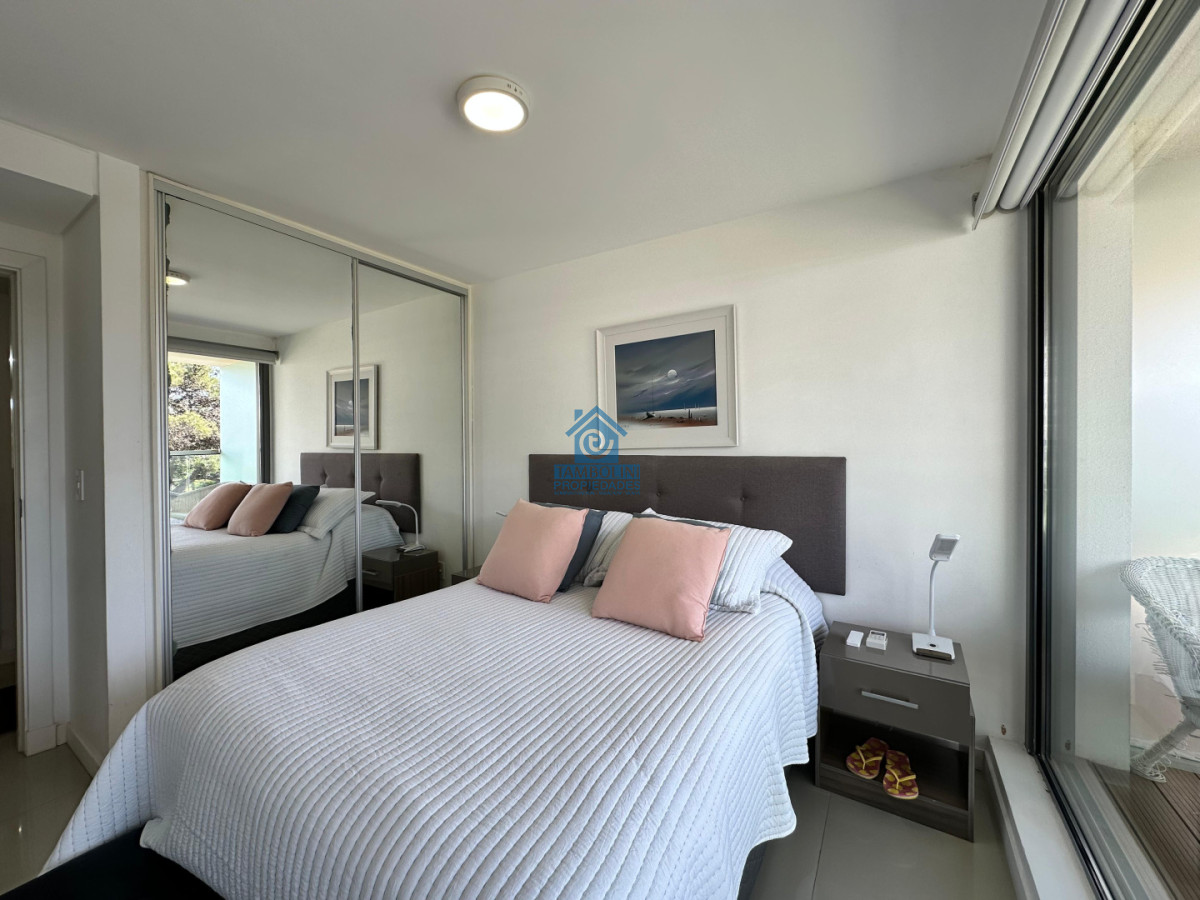 Apartamento ID.1089 - Vende apartamento de 1 dormitorio y medio en Peninsula, Punta del Este