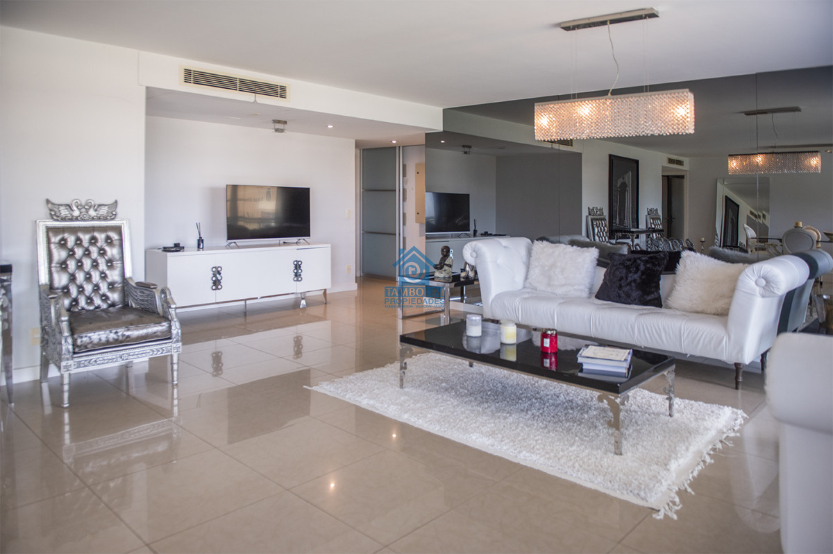Apartamento ID.823 - PRIMERA LINEA PUNTA DEL ESTE, PLAYA MANSA- TORRE AQUARELLA