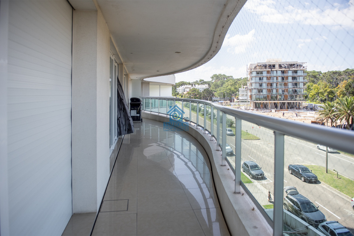 Apartamento ID.823 - PRIMERA LINEA PUNTA DEL ESTE, PLAYA MANSA- TORRE AQUARELLA