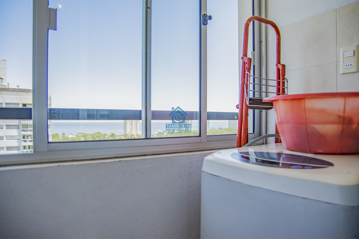 Apartamento ID.1228 - Vende apto de 2 dormitorios con vista al mar en Punta del este