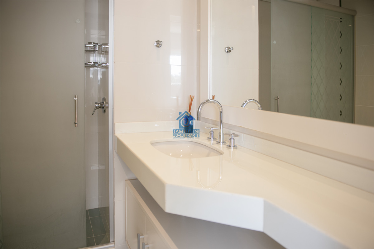 Apartamento ID.823 - PRIMERA LINEA PUNTA DEL ESTE, PLAYA MANSA- TORRE AQUARELLA