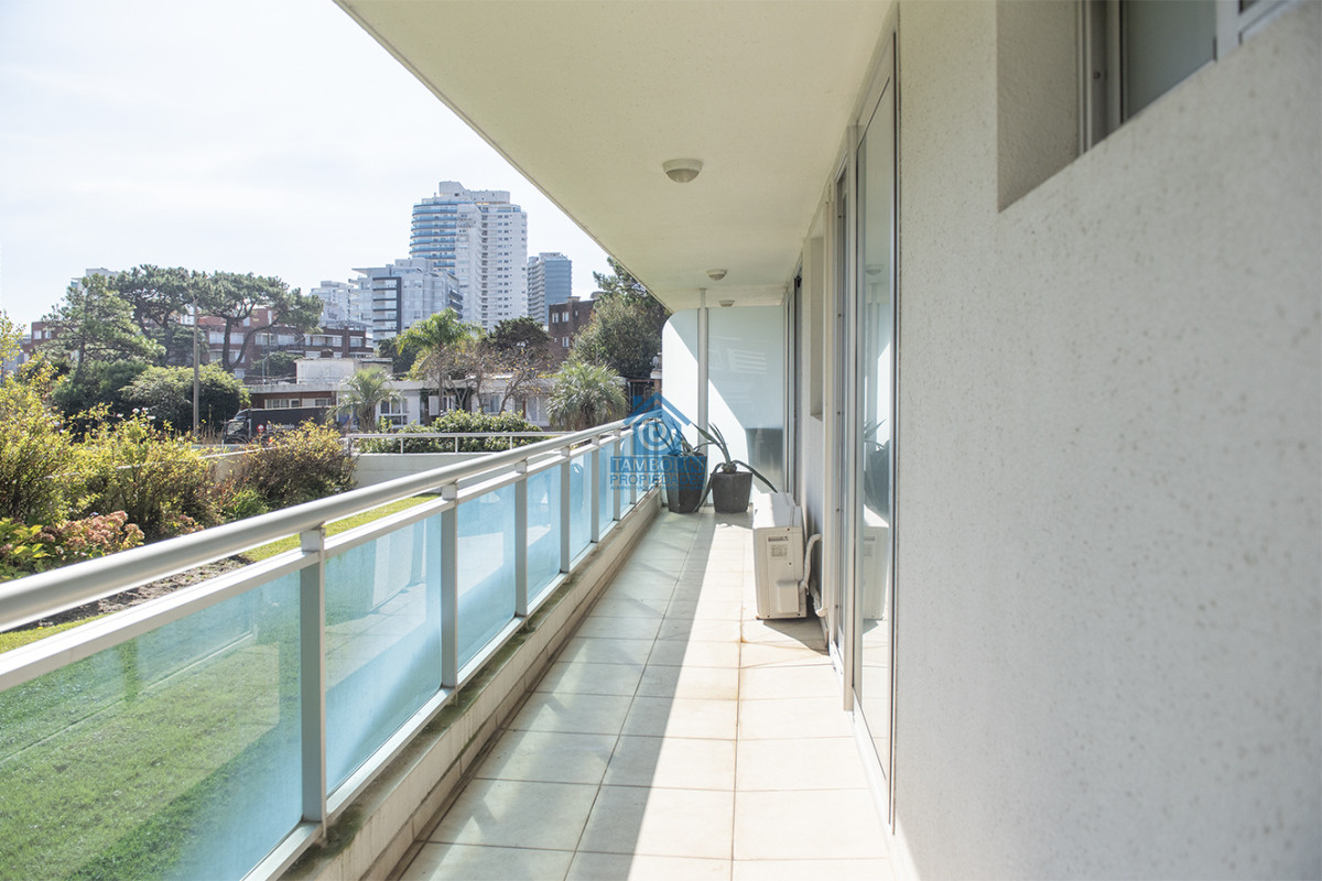 Apartamento ID.719 - Oportunidad. Vende departamento de 2 dormitorios en Punta del Este