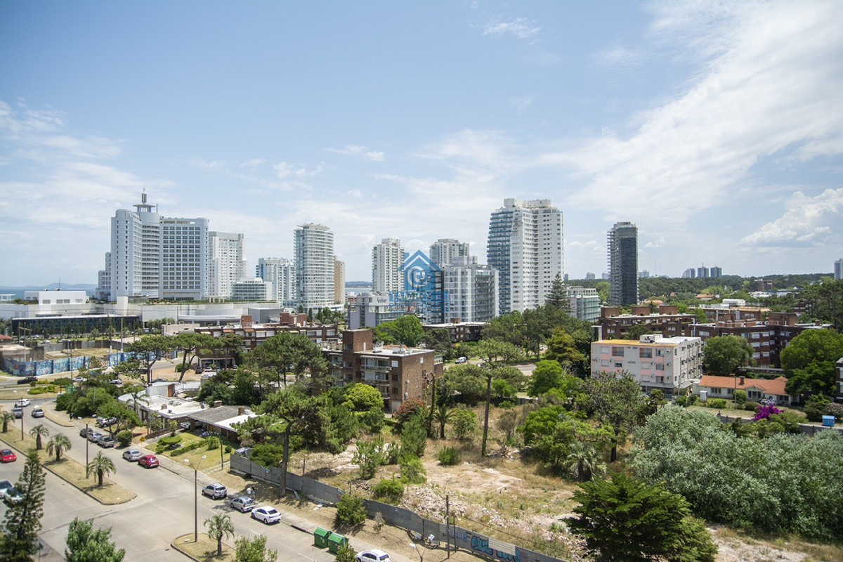 Apartamento ID.1134 - Vende apartamento de 2 dormitorios y medio en Chiverta, Reciclado completo. Punta del Este 