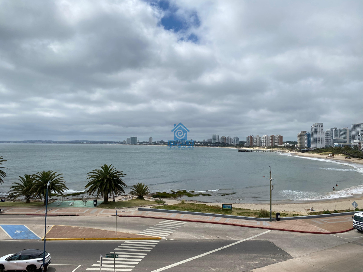 Apartamento ID.1143 - Vende apartamento con vista al mar de 3 dormitorios, Punta del Este