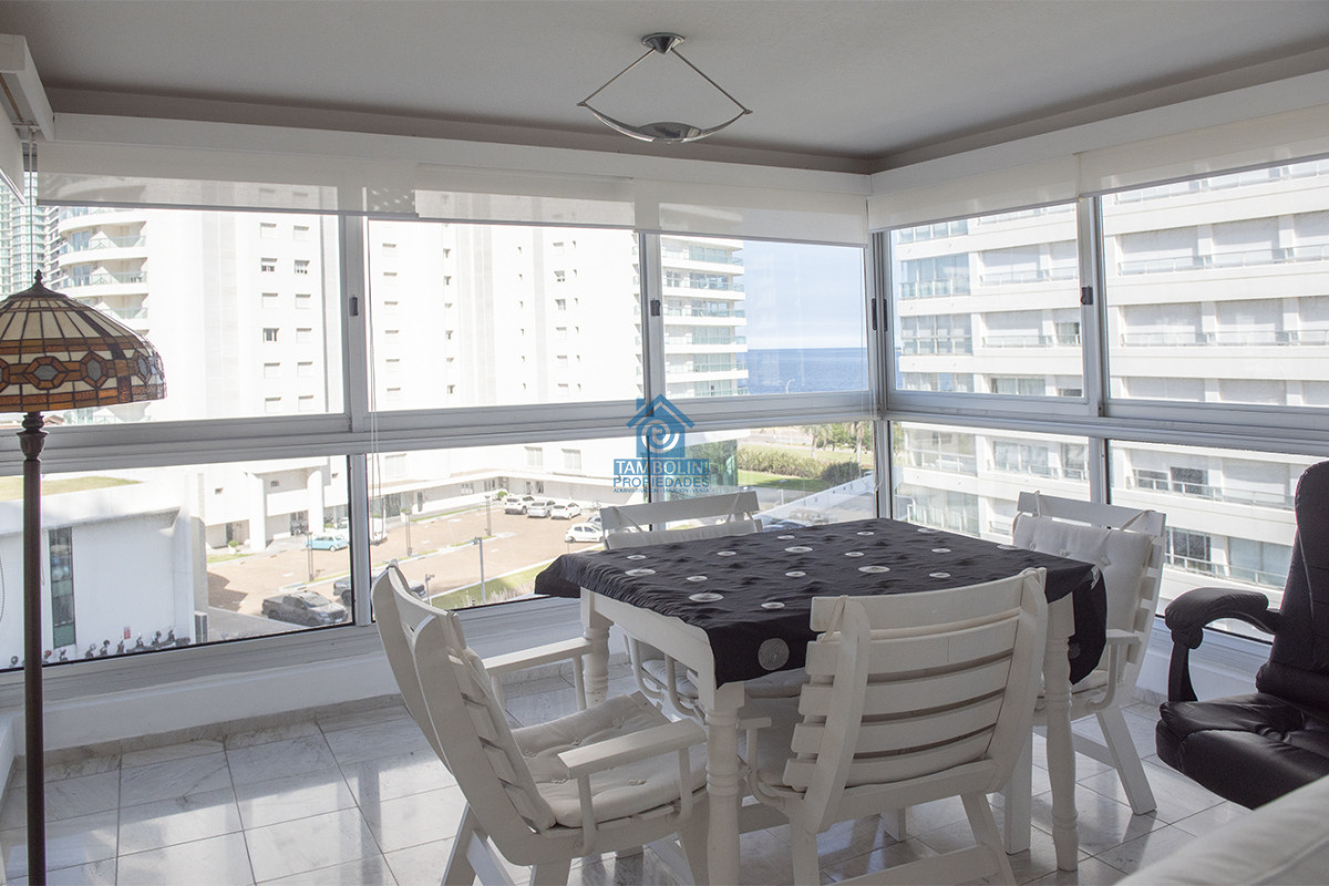 Apartamento ID.738 - Vende apartamento de 3 dormitorios en Mansa, Punta del Este.