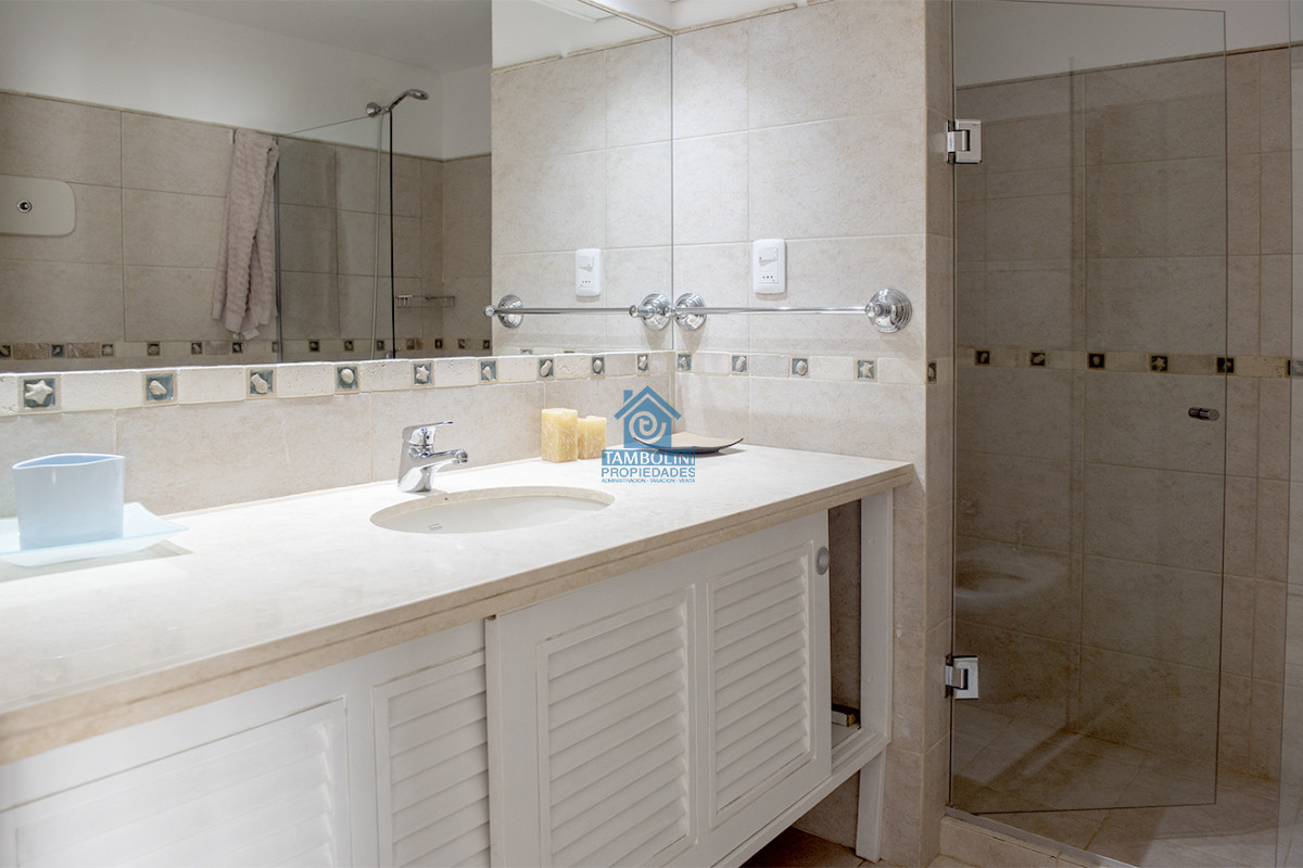 Apartamento ID.738 - Vende apartamento de 3 dormitorios en Mansa, Punta del Este.