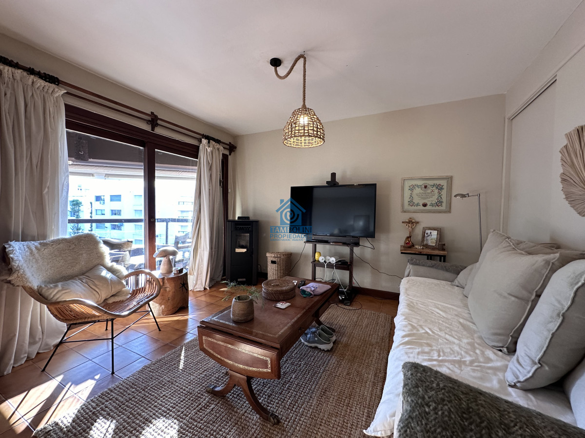 Apartamento ID.588 - Vende apto en Peninsula de 3 dormitorios con vista al Puerto, Punta del Este