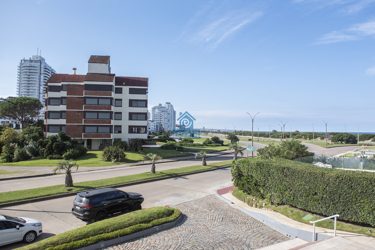 Apartamento ID.1135 - Vende departamento de 3 dormitorios en Ocean Tower, Punta del Este 