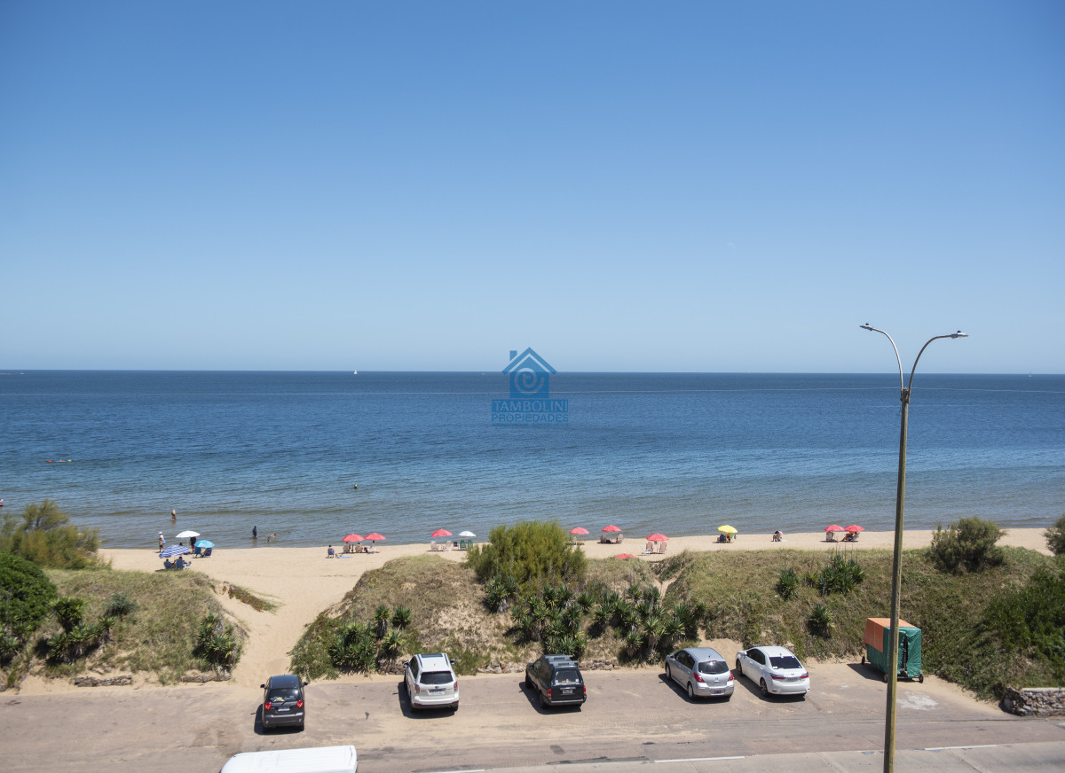 Apartamento ID.1141 - Vende hermoso Penthouse en Playa Mansa con azotea propia en Punta del Este