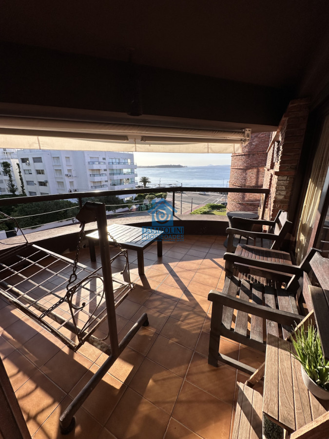 Apartamento ID.588 - Vende apto en Peninsula de 3 dormitorios con vista al Puerto, Punta del Este