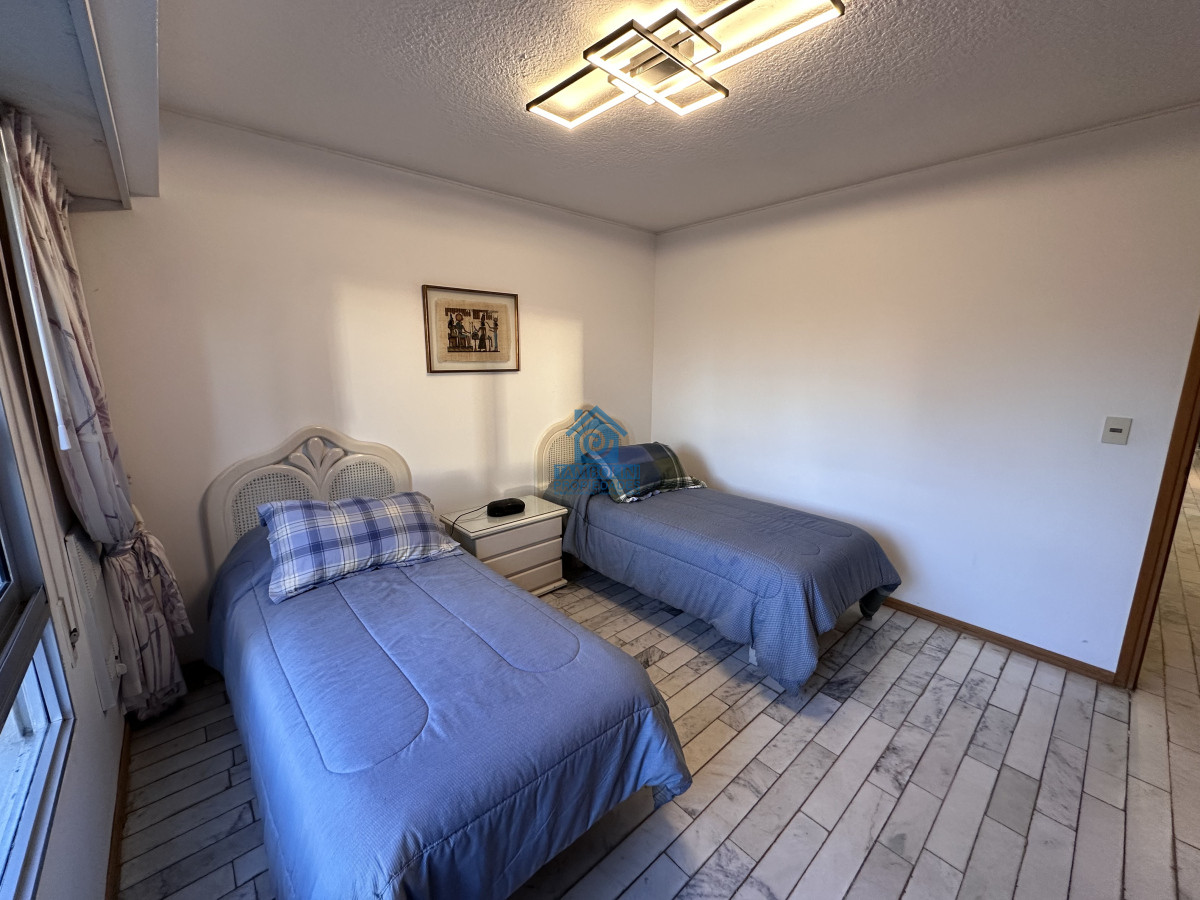 Apartamento ID.1137 - Vende apartamento de 3 dormitorios en Playa Brava, Punta del Este