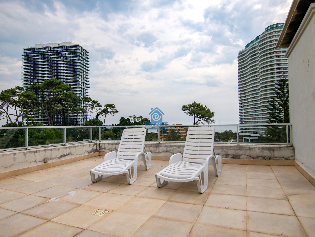 Apartamento ID.964 - PH en playa mansa , departamento en Edificio Monet de 2 dormitorios, Punta Del Este