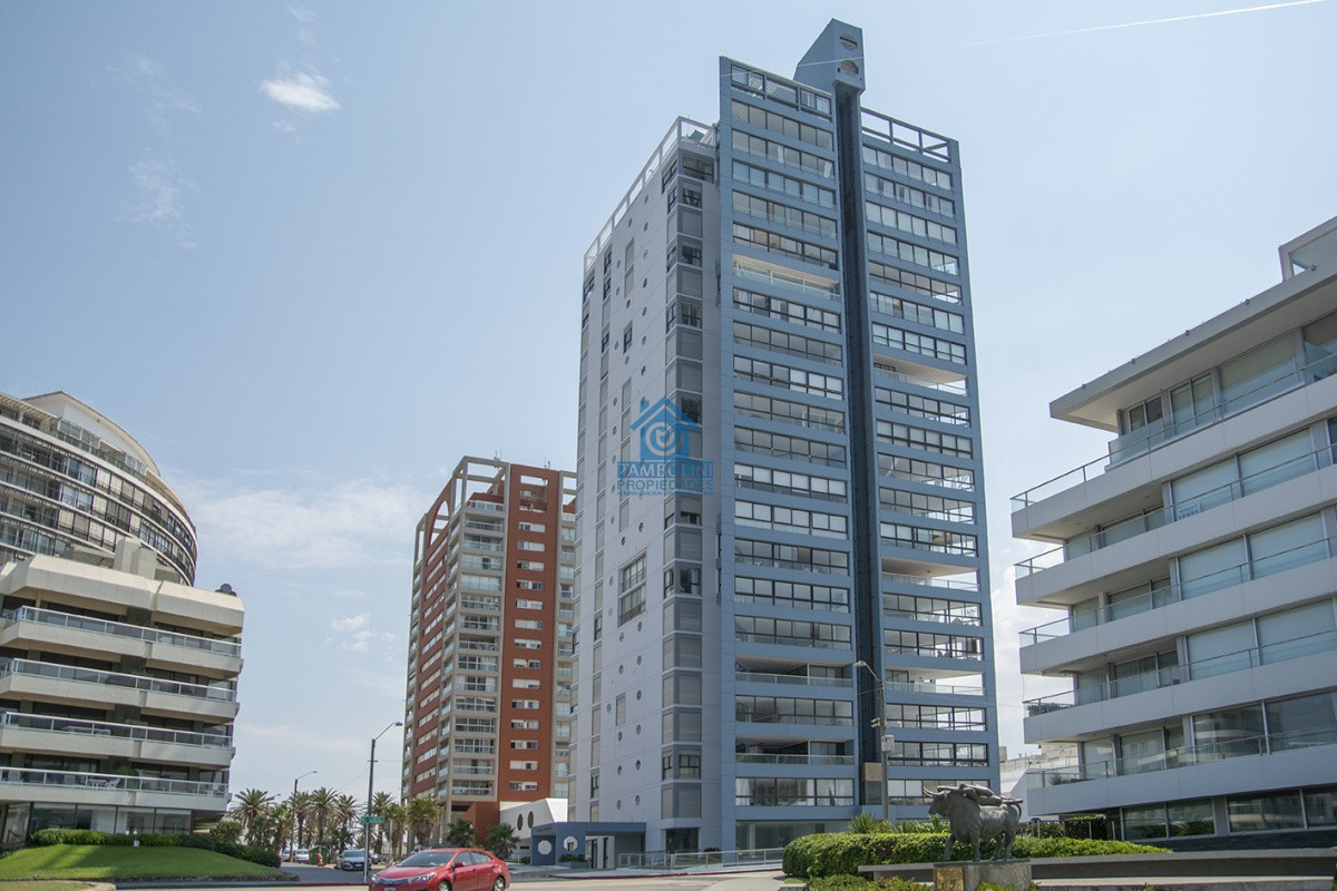 Apartamento ID.1119 - Hermosa vista y cómodos espacios a pasos del mar.