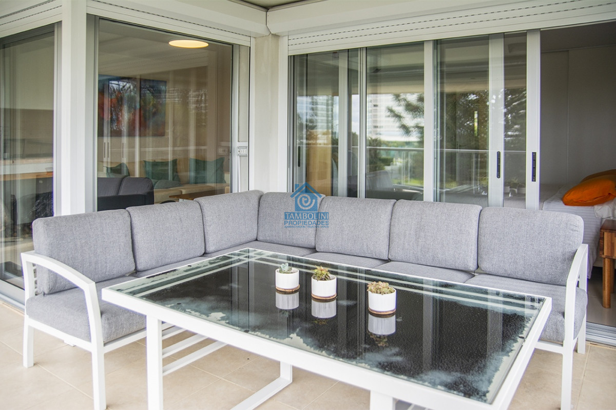 Apartamento ID.963 - Apartamento en Venta de 2 dormitorios en Playa Mansa , Punta del este 