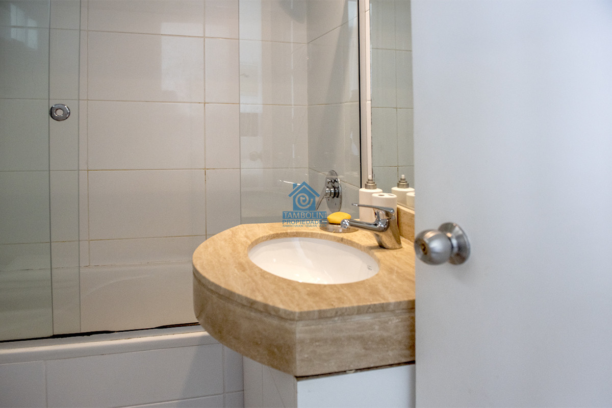 Apartamento ID.719 - Oportunidad. Vende departamento de 2 dormitorios en Punta del Este