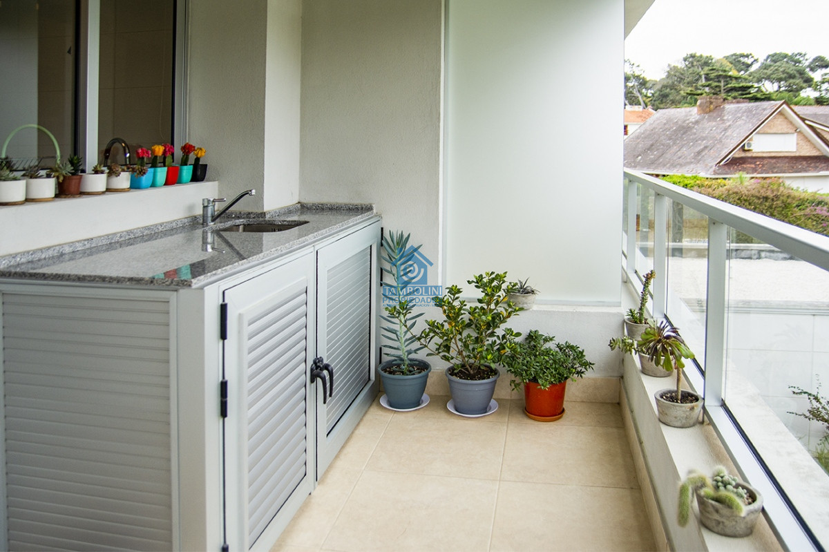 Apartamento ID.963 - Apartamento en Venta de 2 dormitorios en Playa Mansa , Punta del este 