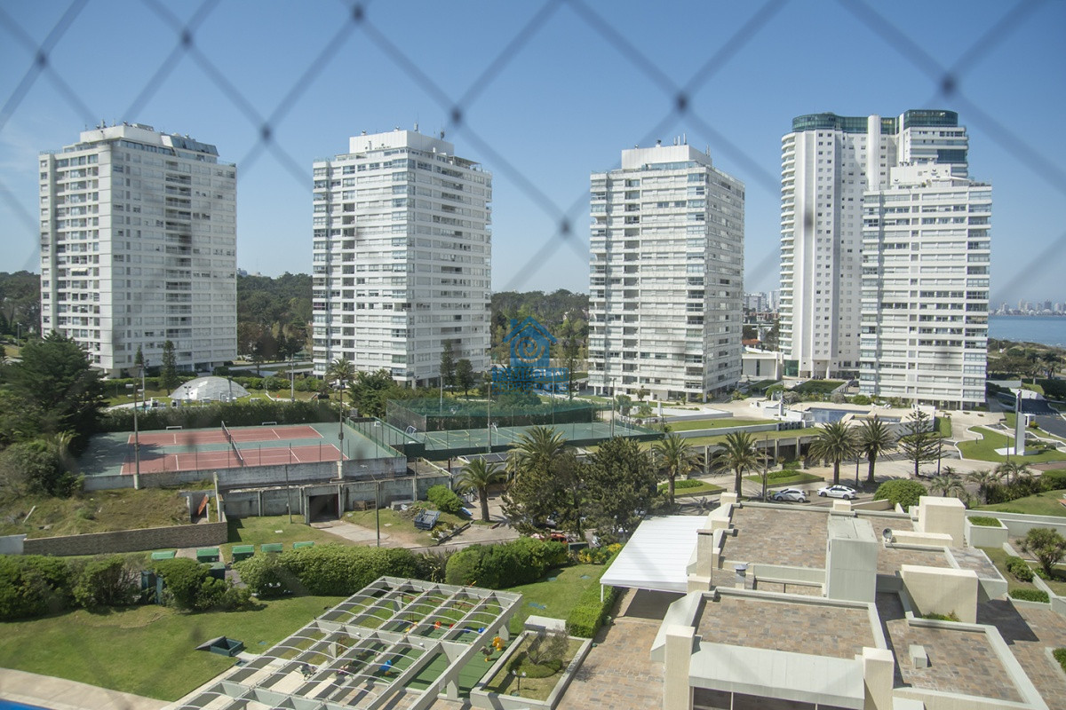 Apartamento ID.1121 - Apartamento en venta, Torre Fragata con hermosa vista al mar.