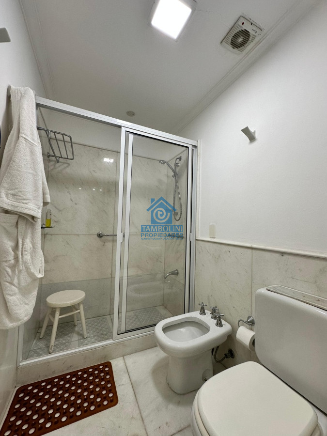 Apartamento ID.550 - Vende espléndido apartamento de 3 dormitorios, con vista al mar, en Puerto, Punta del Este