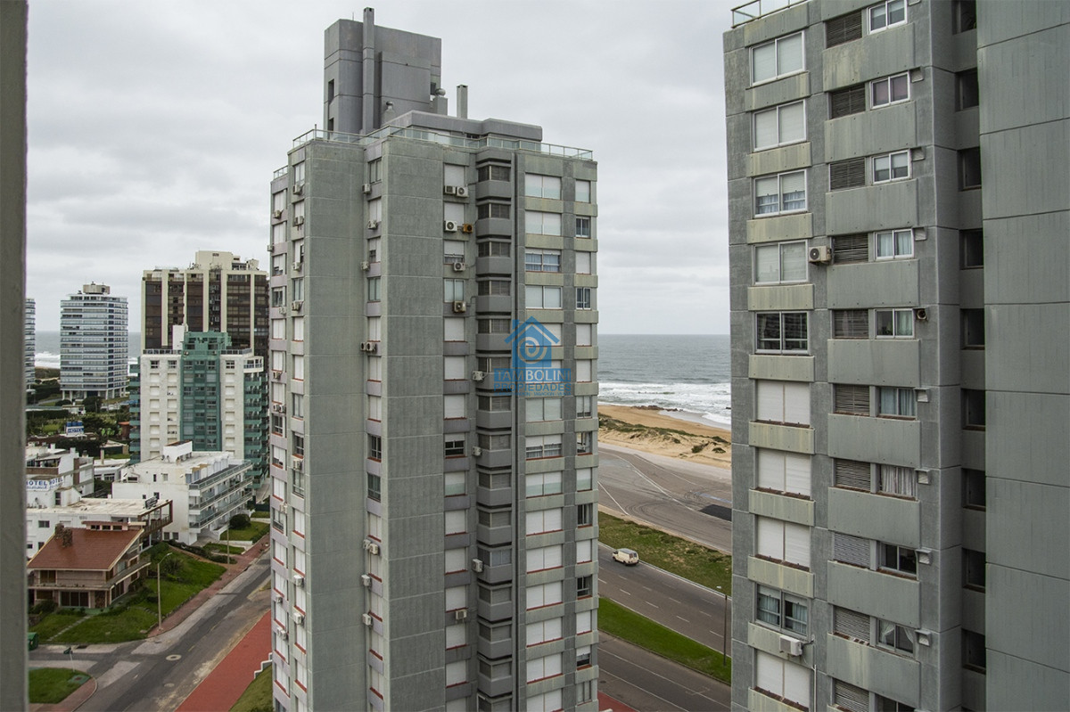 Apartamento ID.624 - Apartamento en Venta de 3 dormitorios en parada 2 de playa brava, cerca de servicios en Punta del Este 