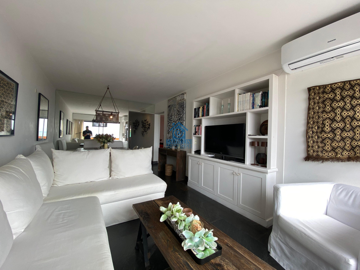 Apartamento ID.1143 - Vende apartamento con vista al mar de 3 dormitorios, Punta del Este