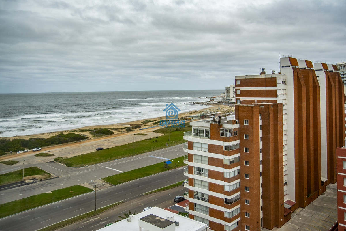 Apartamento ID.624 - Apartamento en Venta de 3 dormitorios en parada 2 de playa brava, cerca de servicios en Punta del Este 