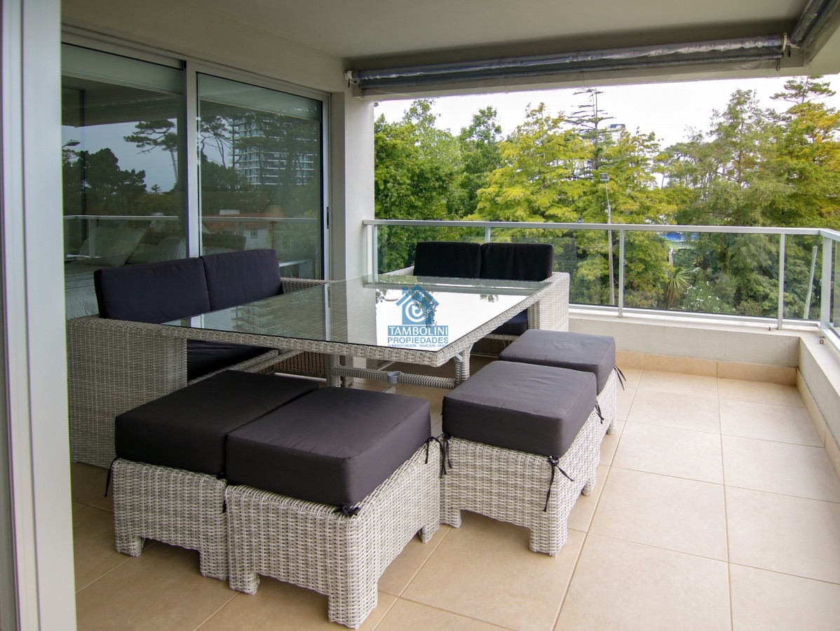 Apartamento ID.964 - PH en playa mansa , departamento en Edificio Monet de 2 dormitorios, Punta Del Este