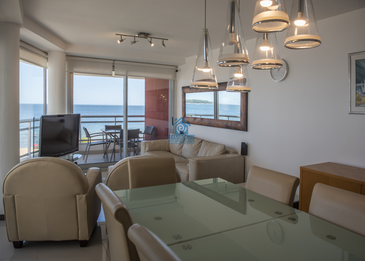 Apartamento ID.1141 - Vende hermoso Penthouse en Playa Mansa con azotea propia en Punta del Este
