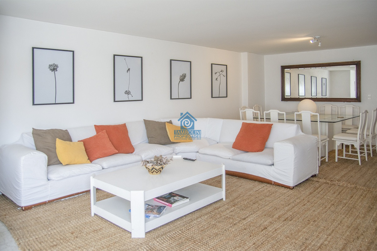 Apartamento ID.1119 - Hermosa vista y cómodos espacios a pasos del mar.