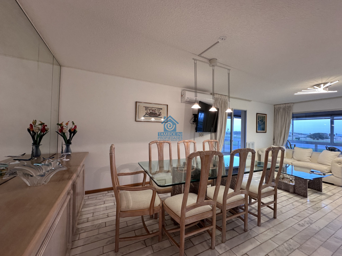 Apartamento ID.1137 - Vende apartamento de 3 dormitorios en Playa Brava, Punta del Este