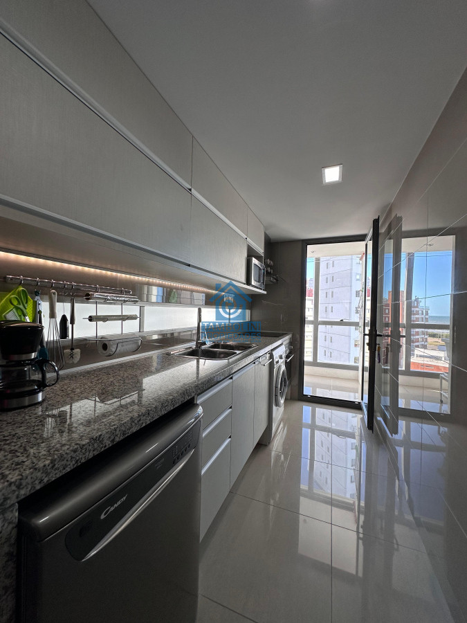 Apartamento ID.1124 - Vende departamento de 2 dormitorios finamente decorado en Torre Onix, Punta del Este