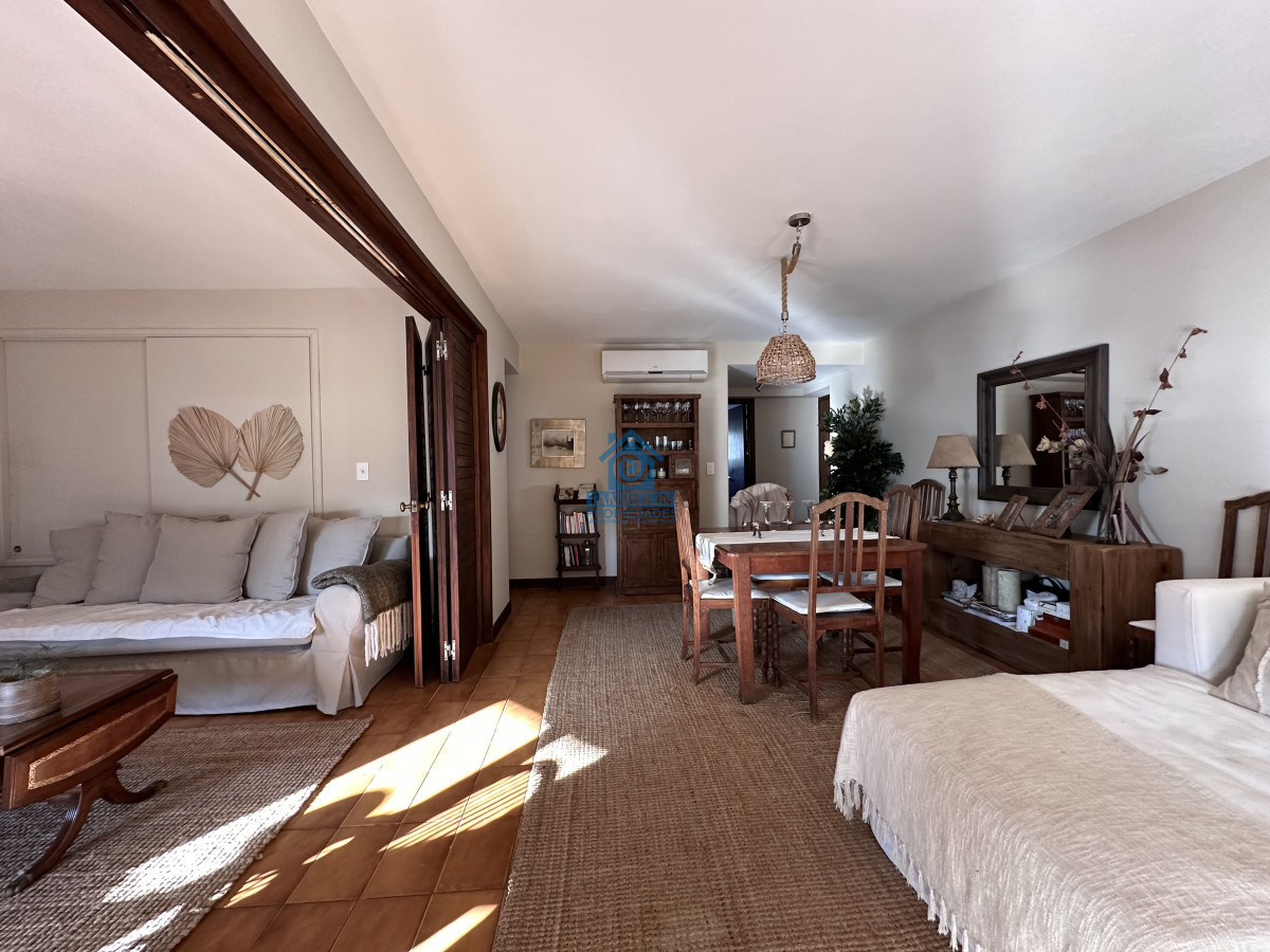Apartamento ID.588 - Vende apto en Peninsula de 3 dormitorios con vista al Puerto, Punta del Este