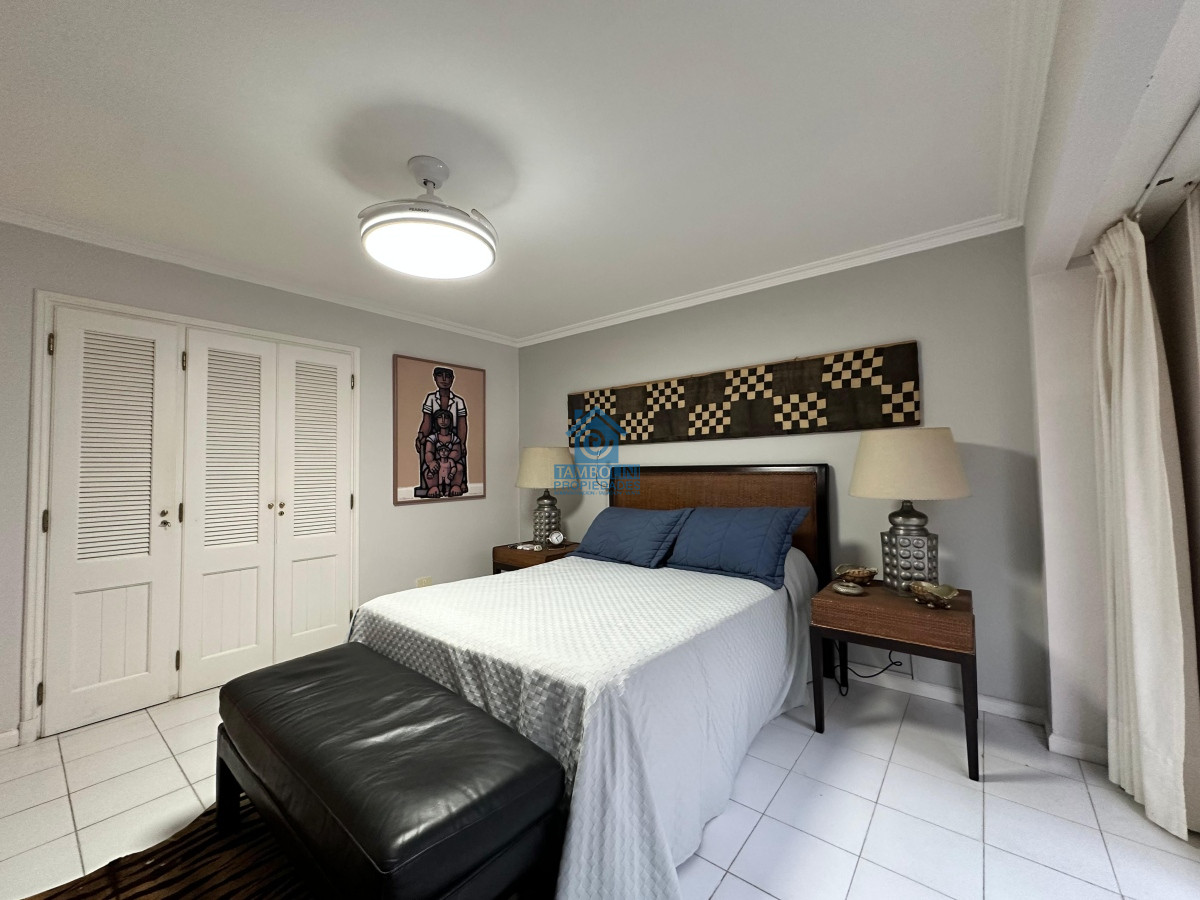 Apartamento ID.550 - Vende espléndido apartamento de 3 dormitorios, con vista al mar, en Puerto, Punta del Este