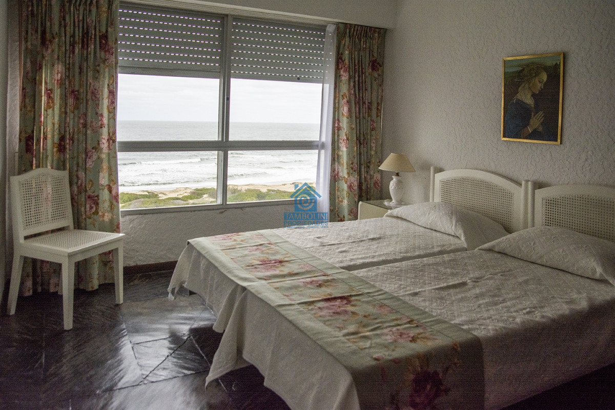 Apartamento ID.624 - Apartamento en Venta de 3 dormitorios en parada 2 de playa brava, cerca de servicios en Punta del Este 
