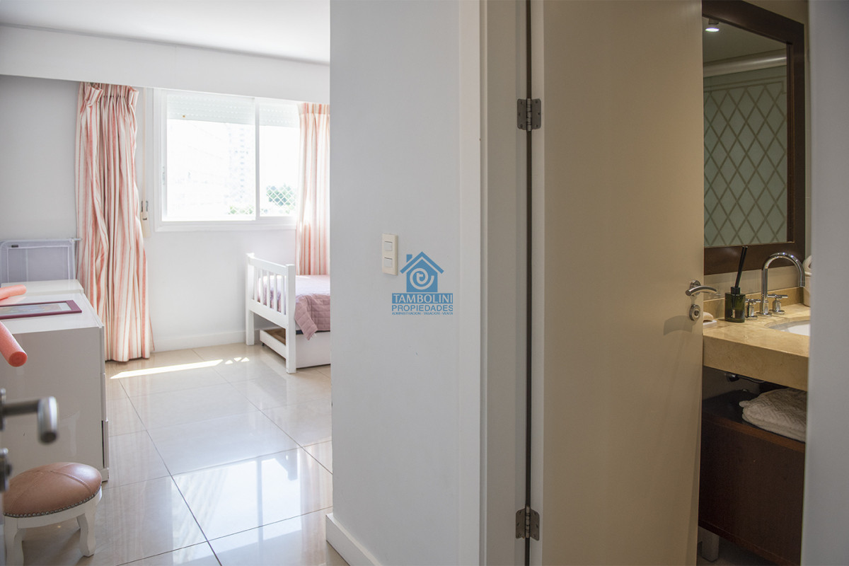 Apartamento ID.823 - PRIMERA LINEA PUNTA DEL ESTE, PLAYA MANSA- TORRE AQUARELLA