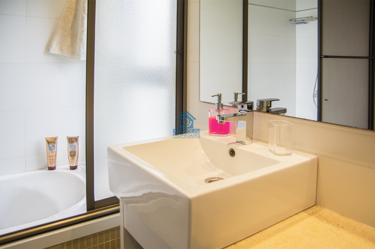 Apartamento ID.963 - Apartamento en Venta de 2 dormitorios en Playa Mansa , Punta del este 