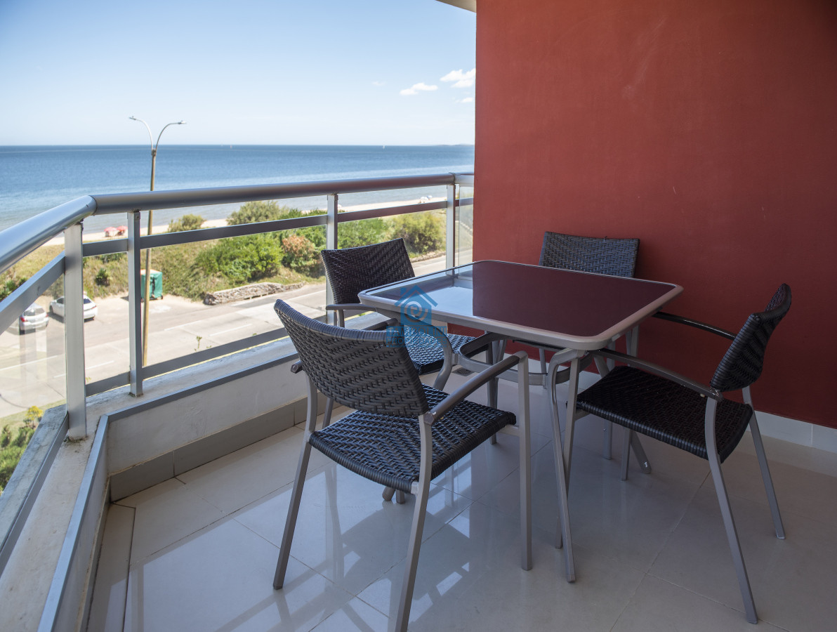 Apartamento ID.1141 - Vende hermoso Penthouse en Playa Mansa con azotea propia en Punta del Este