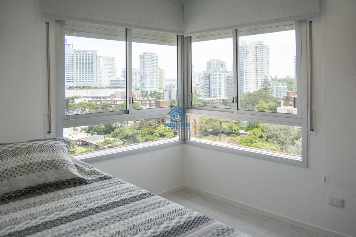 Apartamento ID.1134 - Vende apartamento de 2 dormitorios y medio en Chiverta, Reciclado completo. Punta del Este 